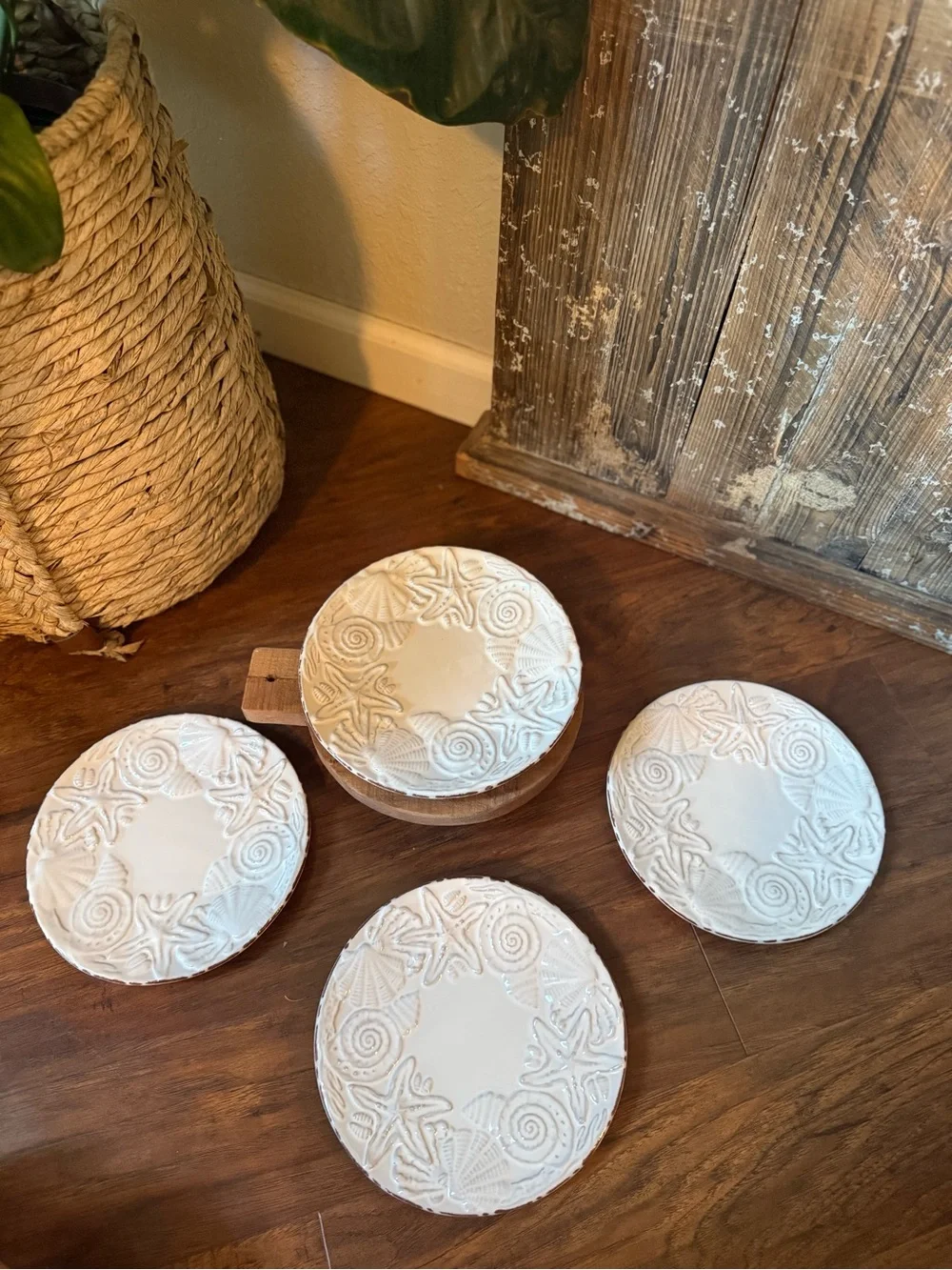 Set If 4 Mud Pie Sanibel Embossed Shell Salad Plates 8”